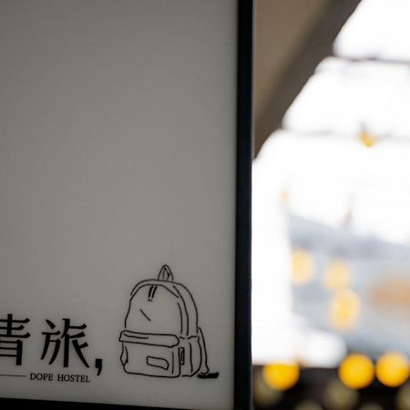 Dope Hostel Taichung Exteriör bild