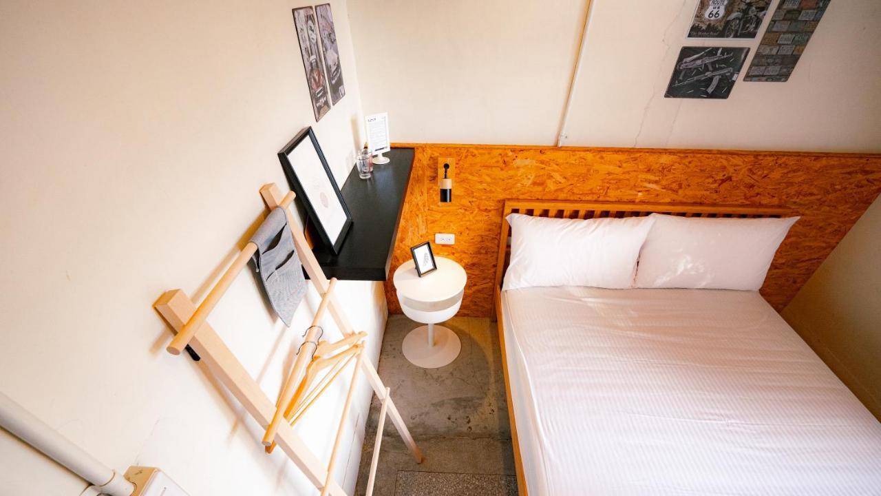 Dope Hostel Taichung Exteriör bild