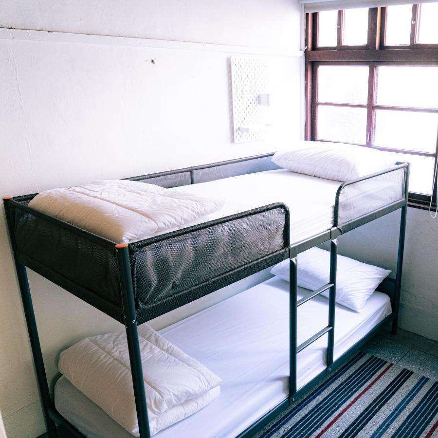 Dope Hostel Taichung Exteriör bild
