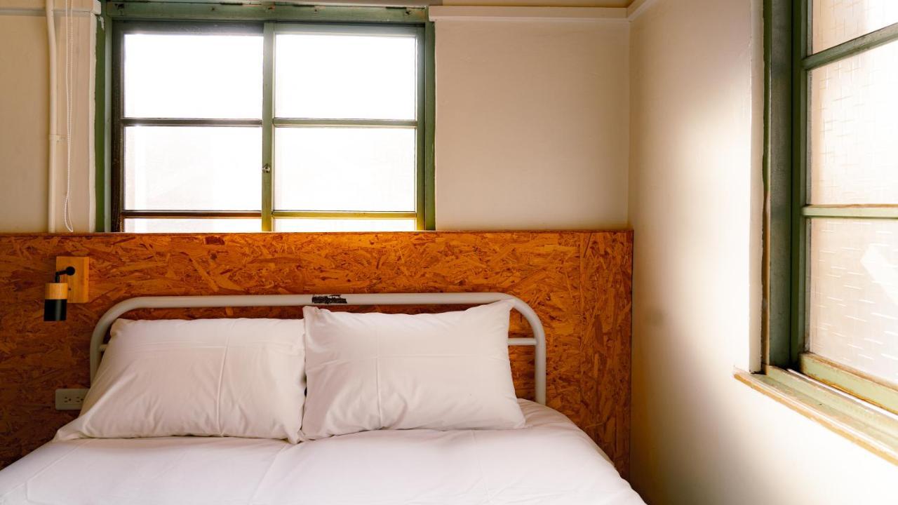 Dope Hostel Taichung Exteriör bild