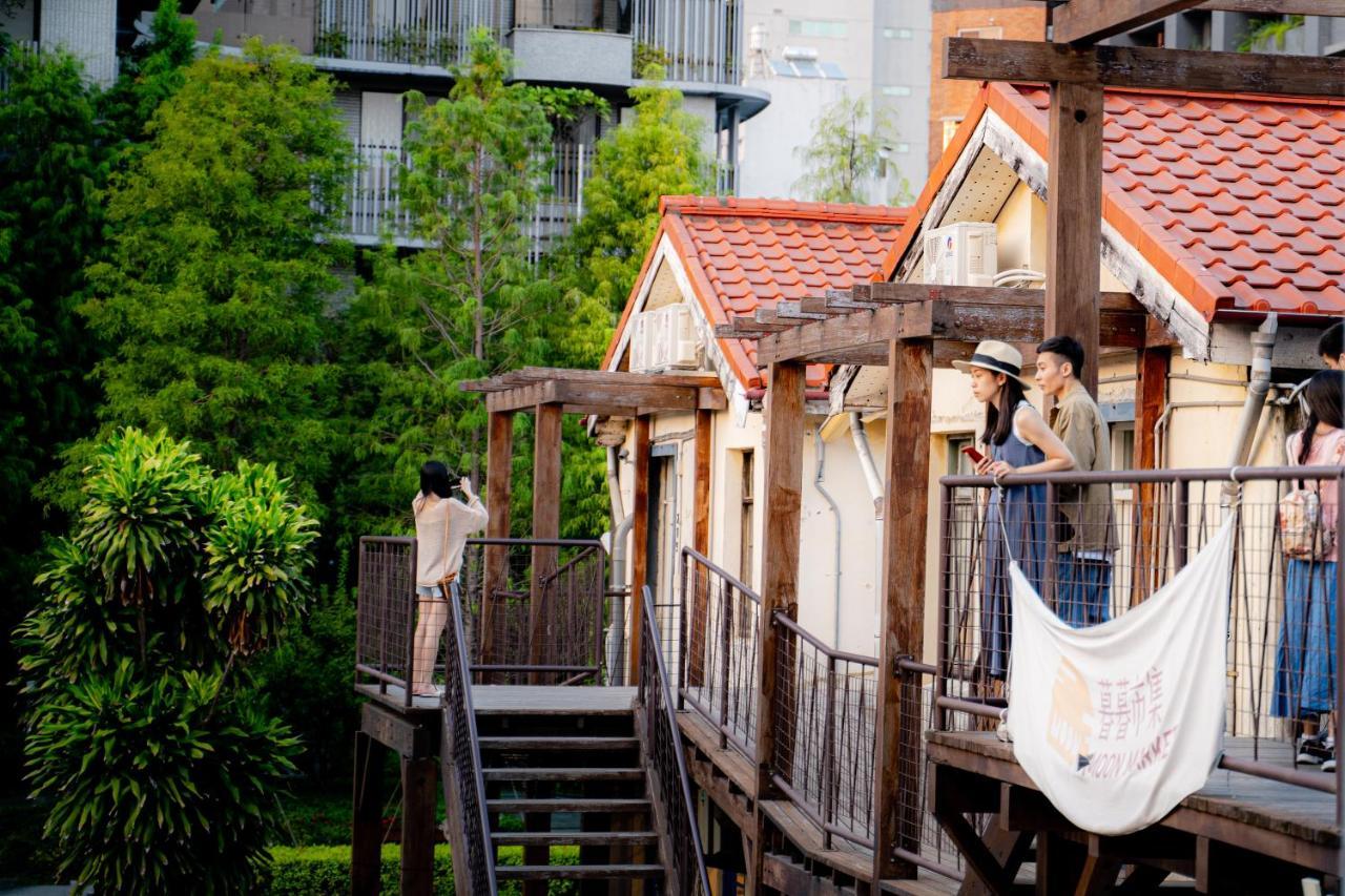 Dope Hostel Taichung Exteriör bild