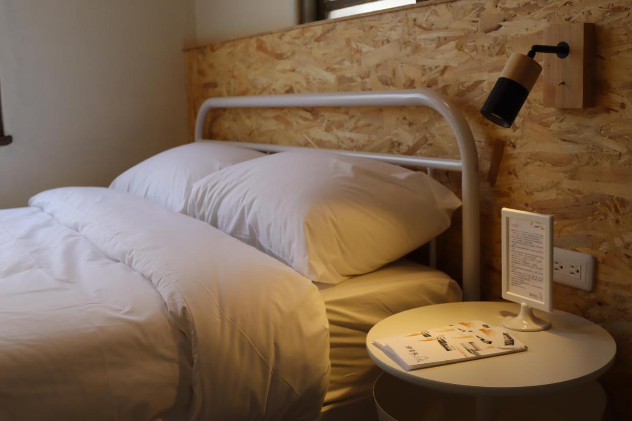 Dope Hostel Taichung Exteriör bild